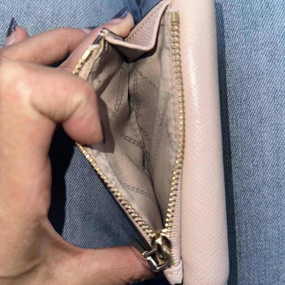 Michael Kors Blush Pink Wallet with gold hardware - Picture 7 of 12